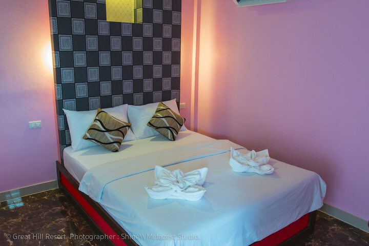 Room 4 of 48
