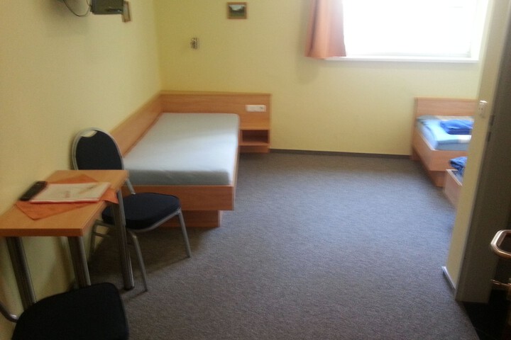 Room 11 of 38