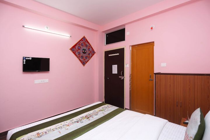 Room 12 of 17