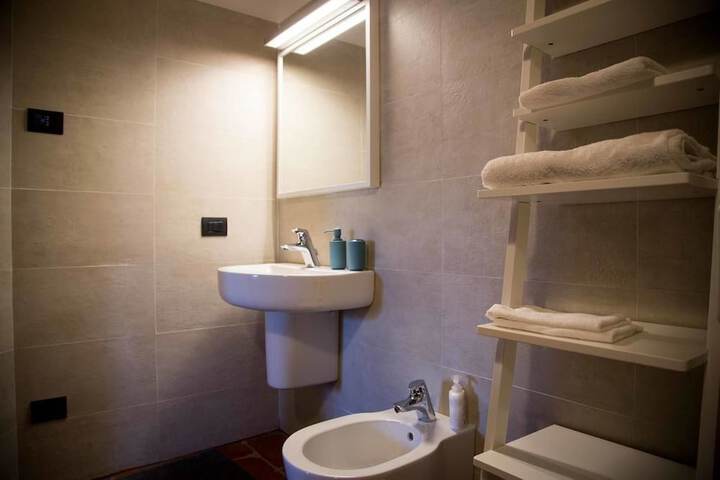 Room 16 of 32