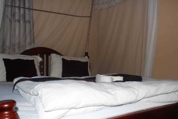 Room 2 of 27