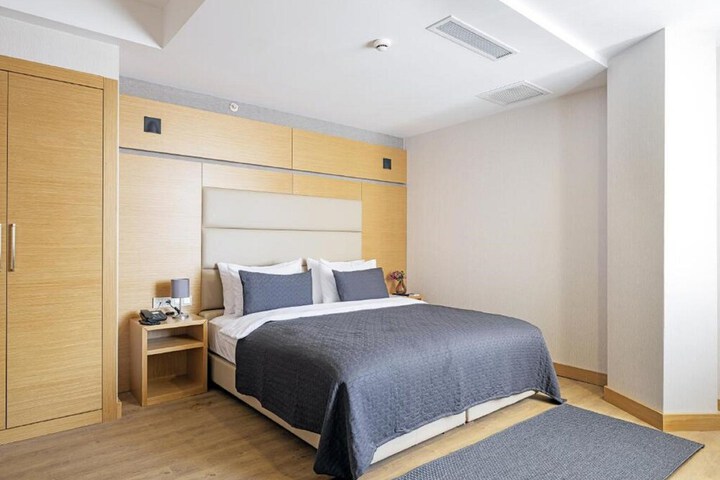 Room 11 of 20