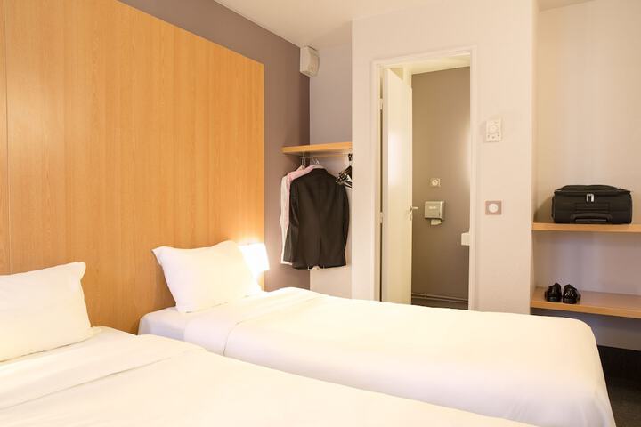 Room 5 of 45
