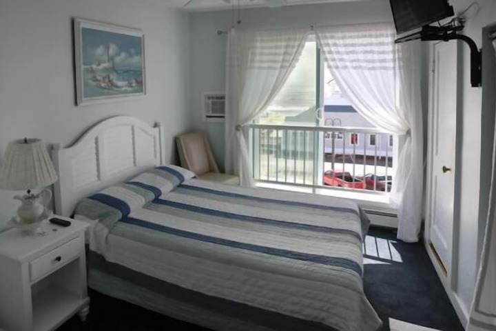 Room 14 of 28