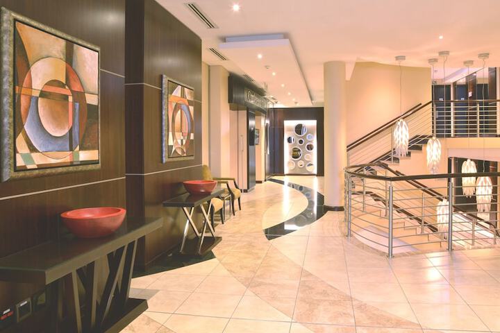 Ballroom/Hall 50 of 74
