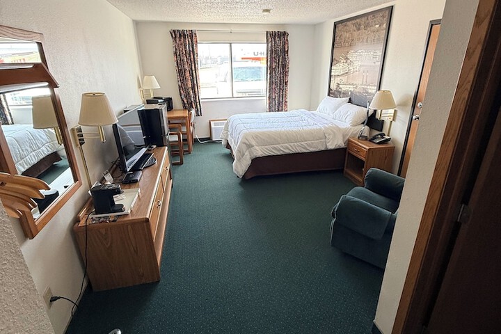 Room 4 of 28