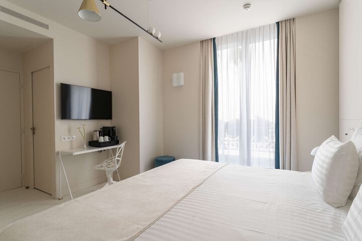 Room 52 of 133