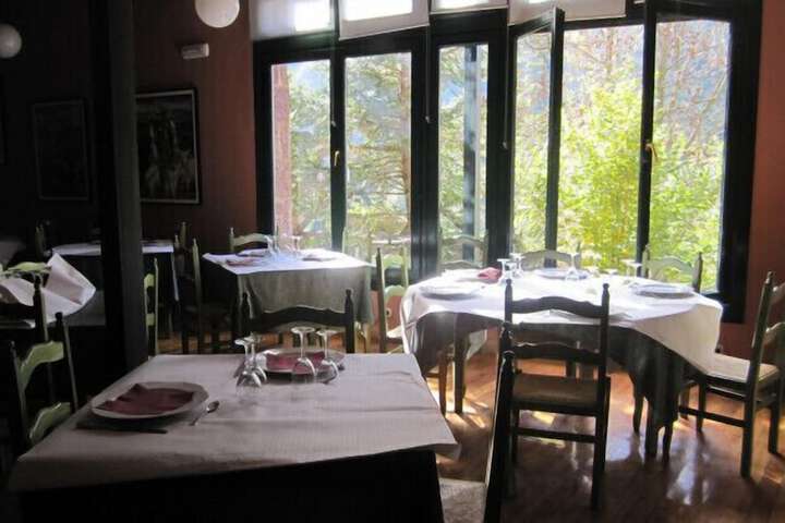 Dining 6 of 14