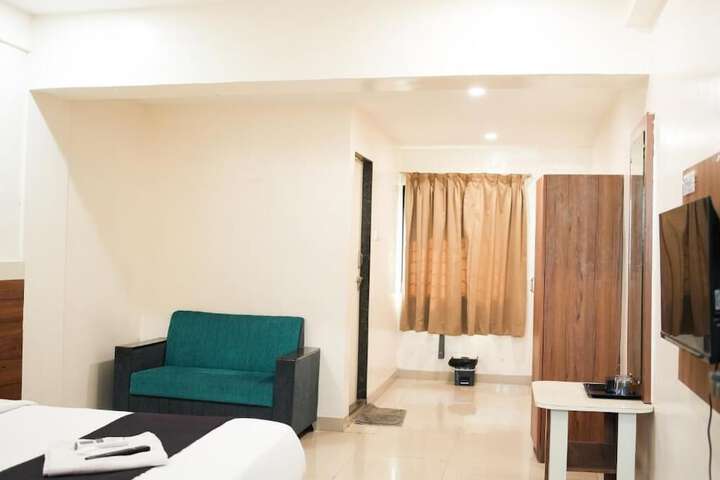 Room 4 of 23