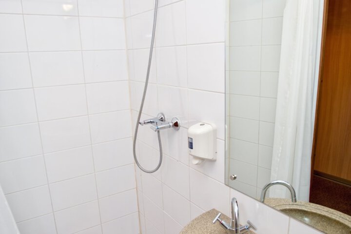 Room 12 of 28