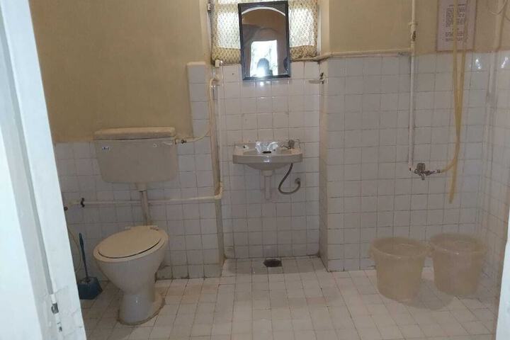 Room 115 of 233
