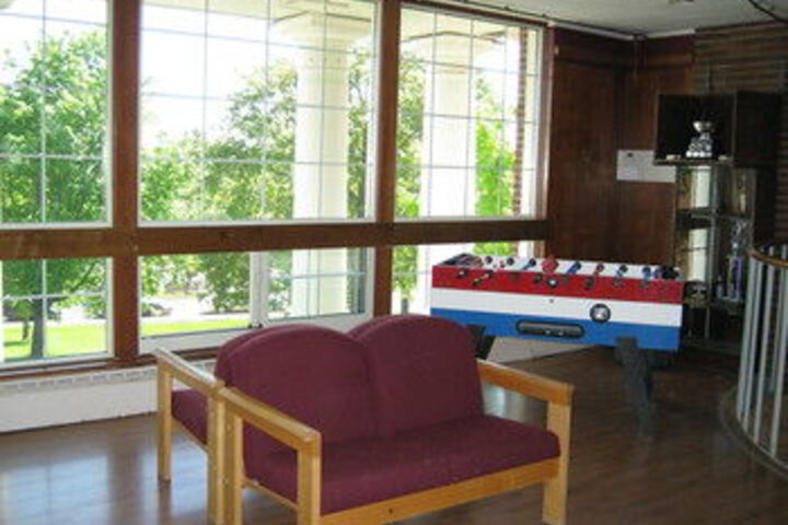 Lounge 11 of 37