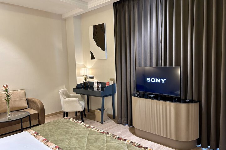 Room 4 of 52