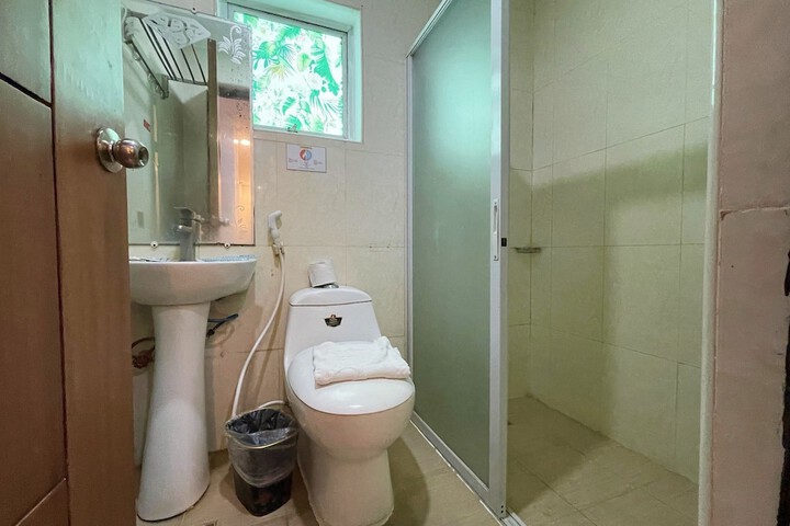 Room 70 of 79