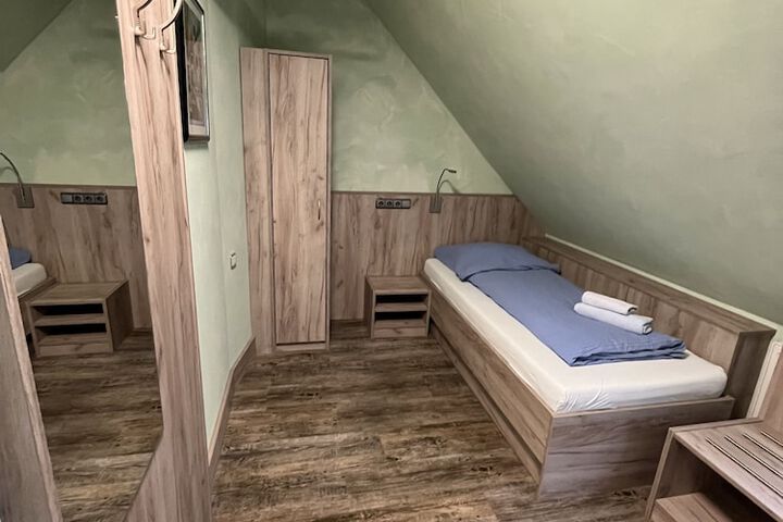 Room 5 of 20