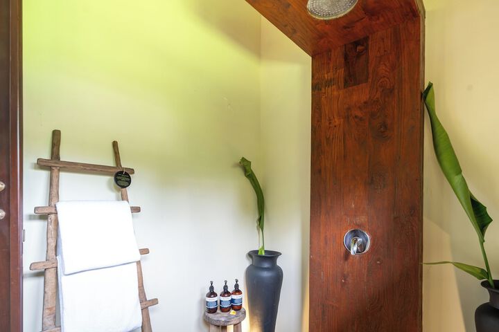 Room 70 of 142