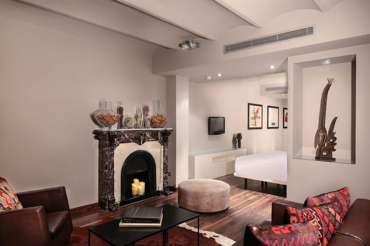 Room 42 of 75