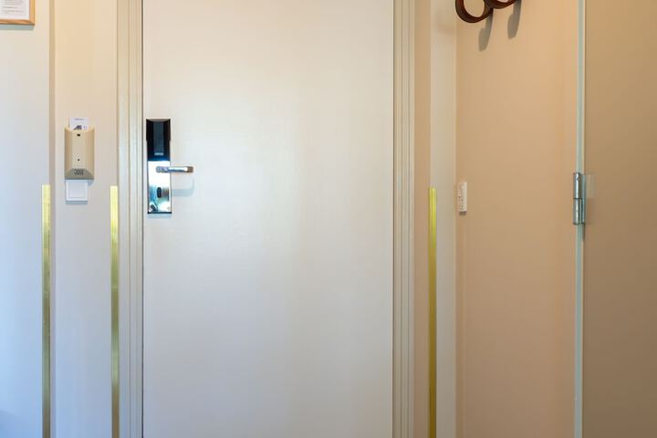 Room 37 of 151