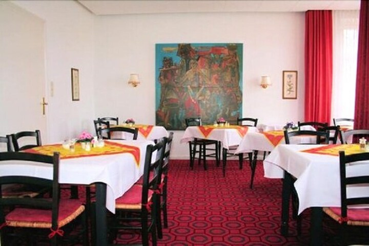 Dining 12 of 21