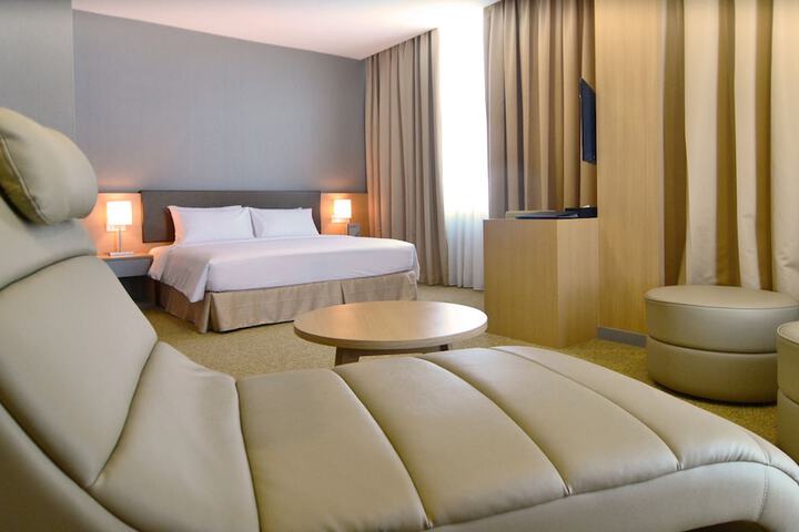 Room 14 of 42
