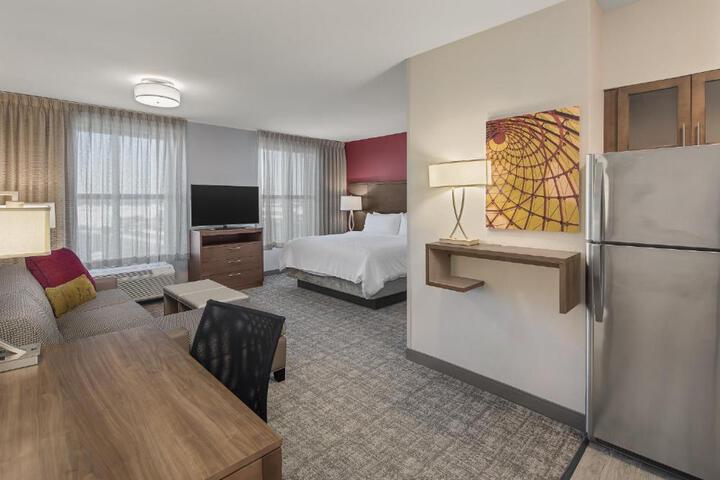 2 Bedroom Suite 1 King 2 Queen Accessible (21 of 22)