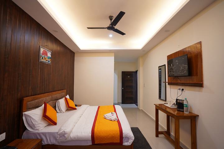 Room 8 of 13