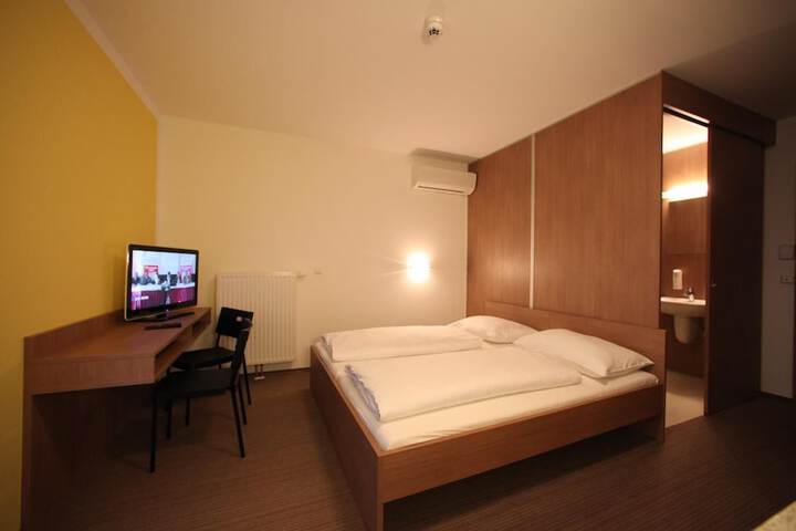Room 6 of 39
