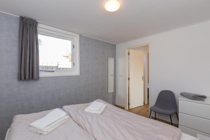 Room 5 of 12