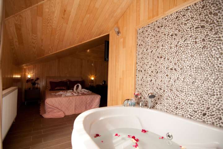 Hot Tub 44 of 86