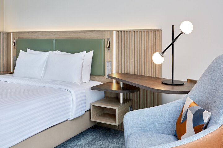 Room 4 of 33