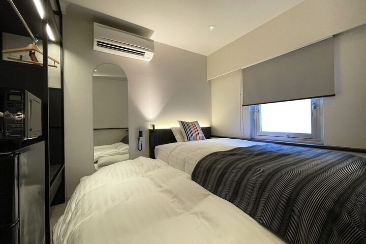 Room 22 of 37