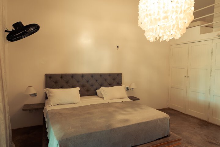 Room 4 of 107