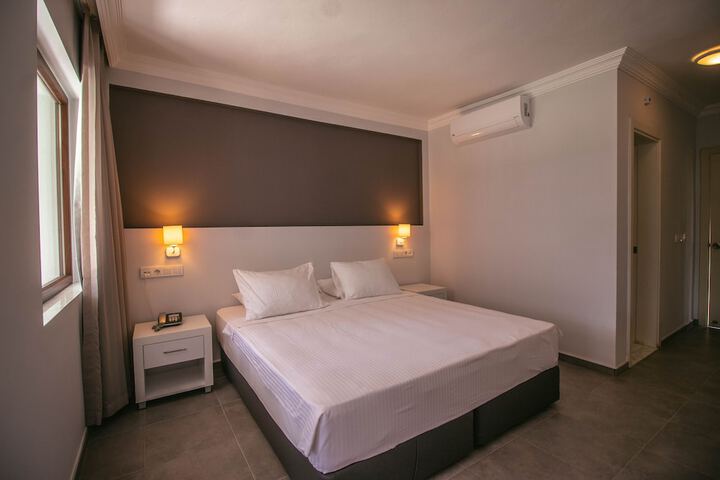 Room 8 of 63