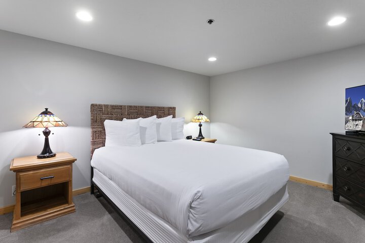 Room 52 of 364