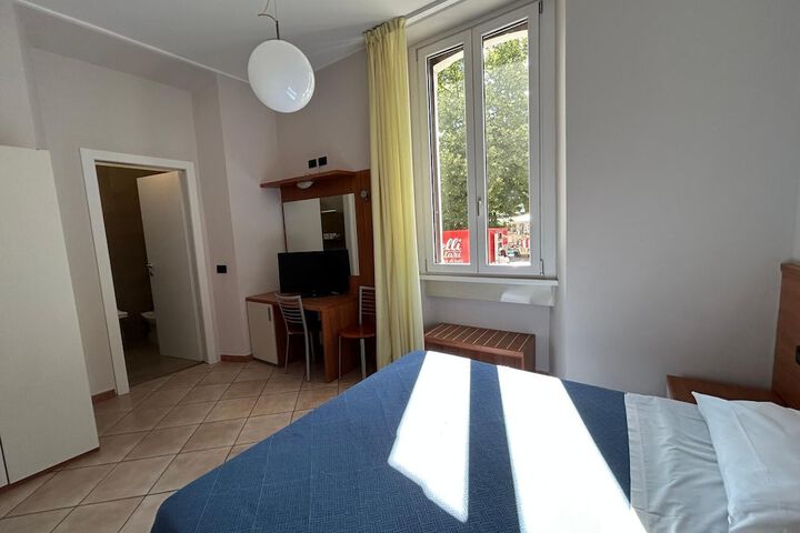 Room 9 of 36