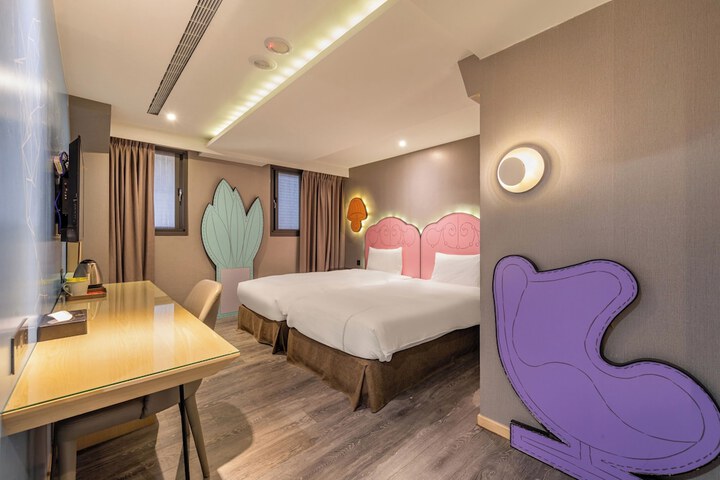 Room 26 of 103