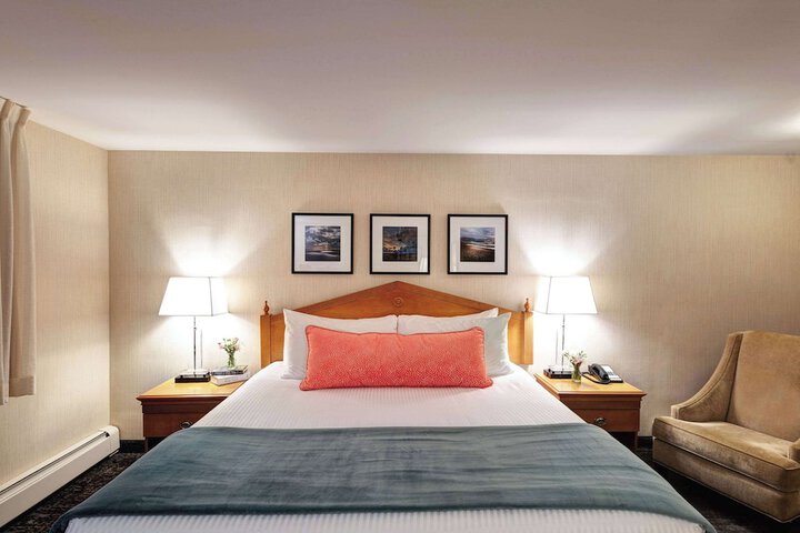 1 King Bed (6 of 26)