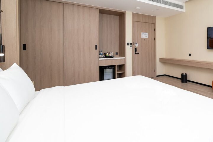 Room 27 of 133