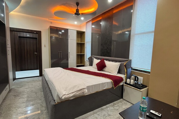 Room 32 of 73