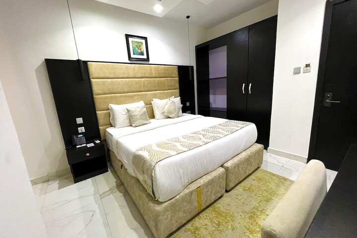 Room 26 of 100