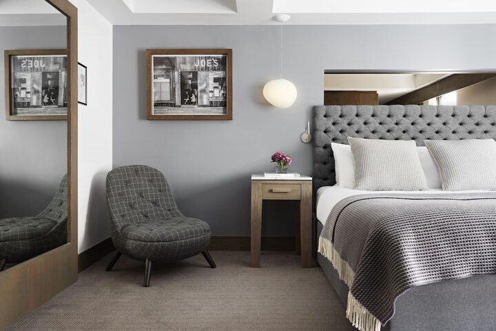Room 3 of 140