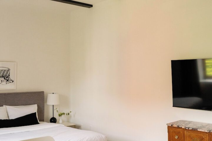 Room 72 of 157