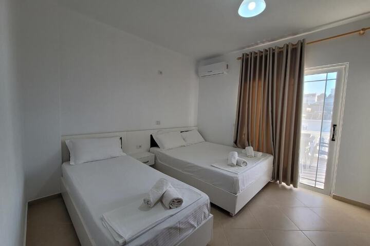 Room 20 of 115