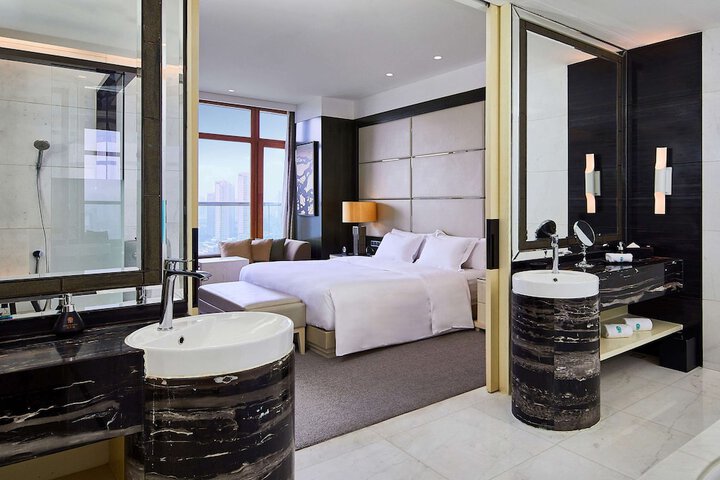Room 28 of 65