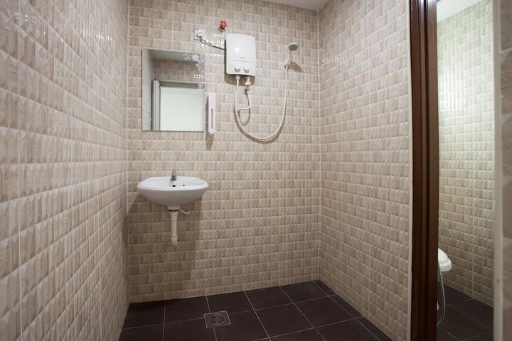 Room 13 of 18
