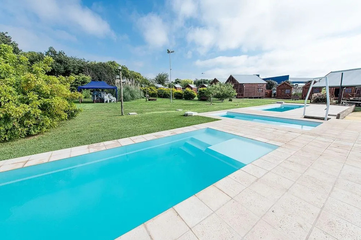 Pool 5 of 9