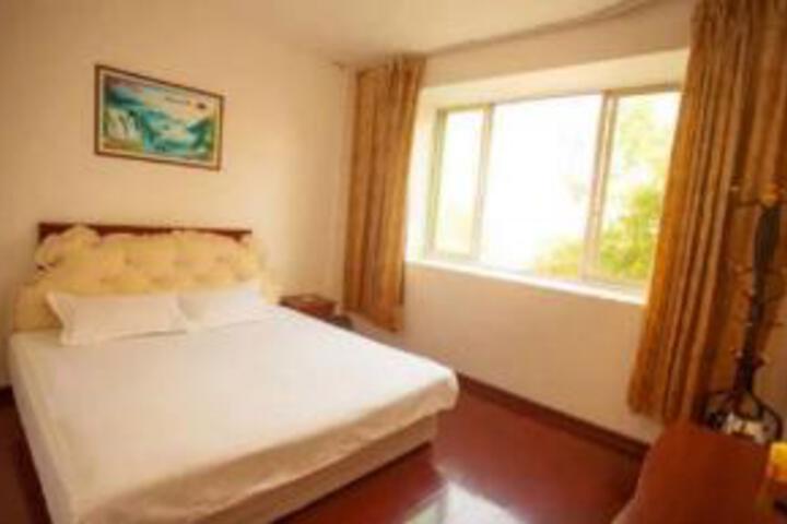 Room 5 of 6