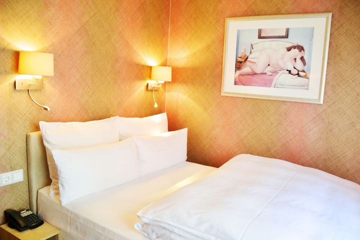 Room 8 of 72