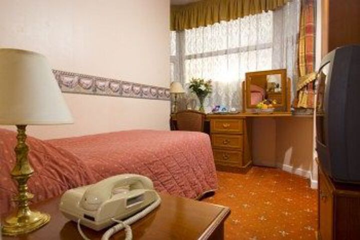 Room 9 of 11