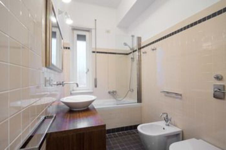 Room 4 of 27